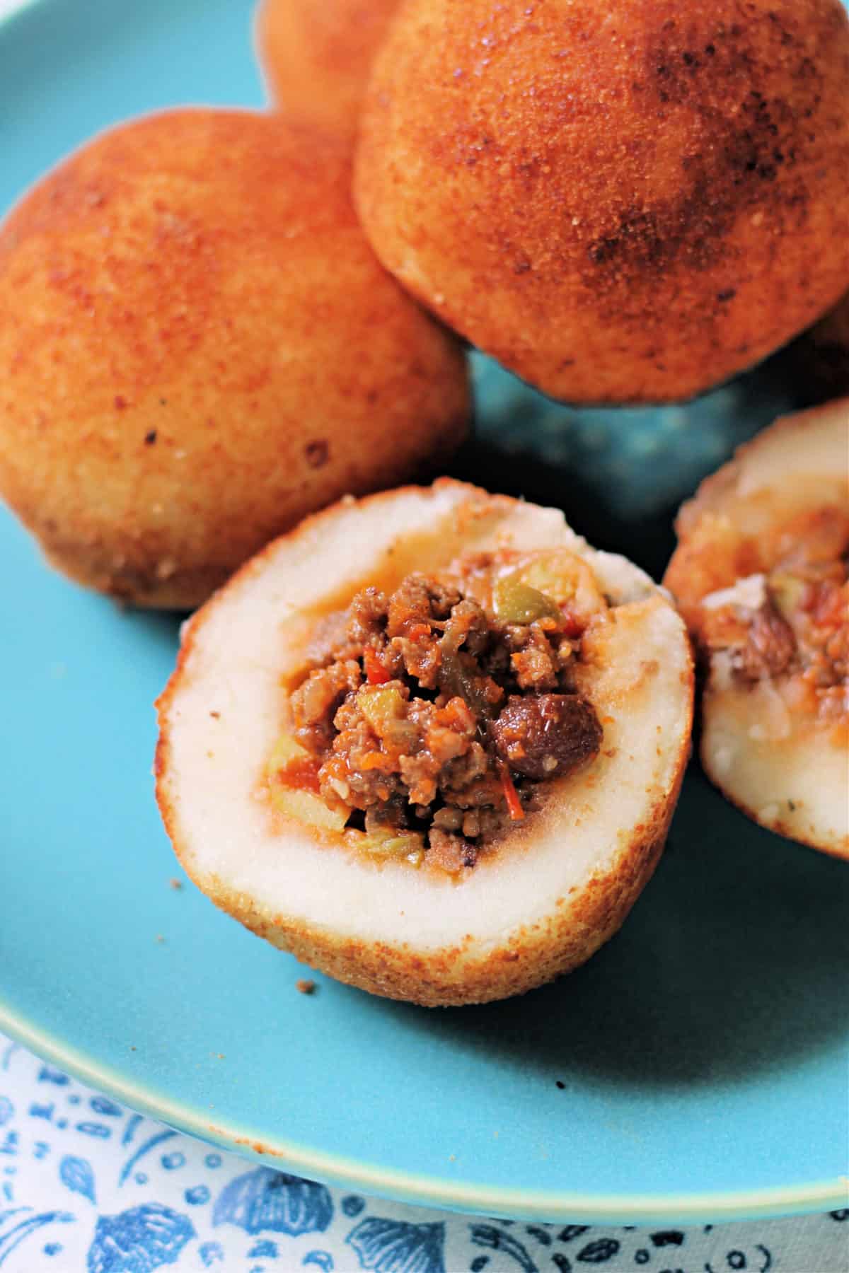 Papas Rellenas (Stuffed Potato Croquettes)